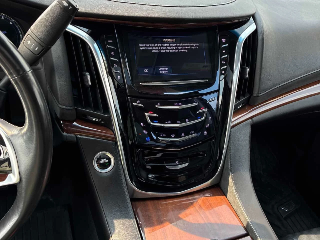 Cadillac Escalade Premium Luxury | CARFAX | АВТОКРЕДИТ , снимка 9 - Автомобили и джипове - 55631024