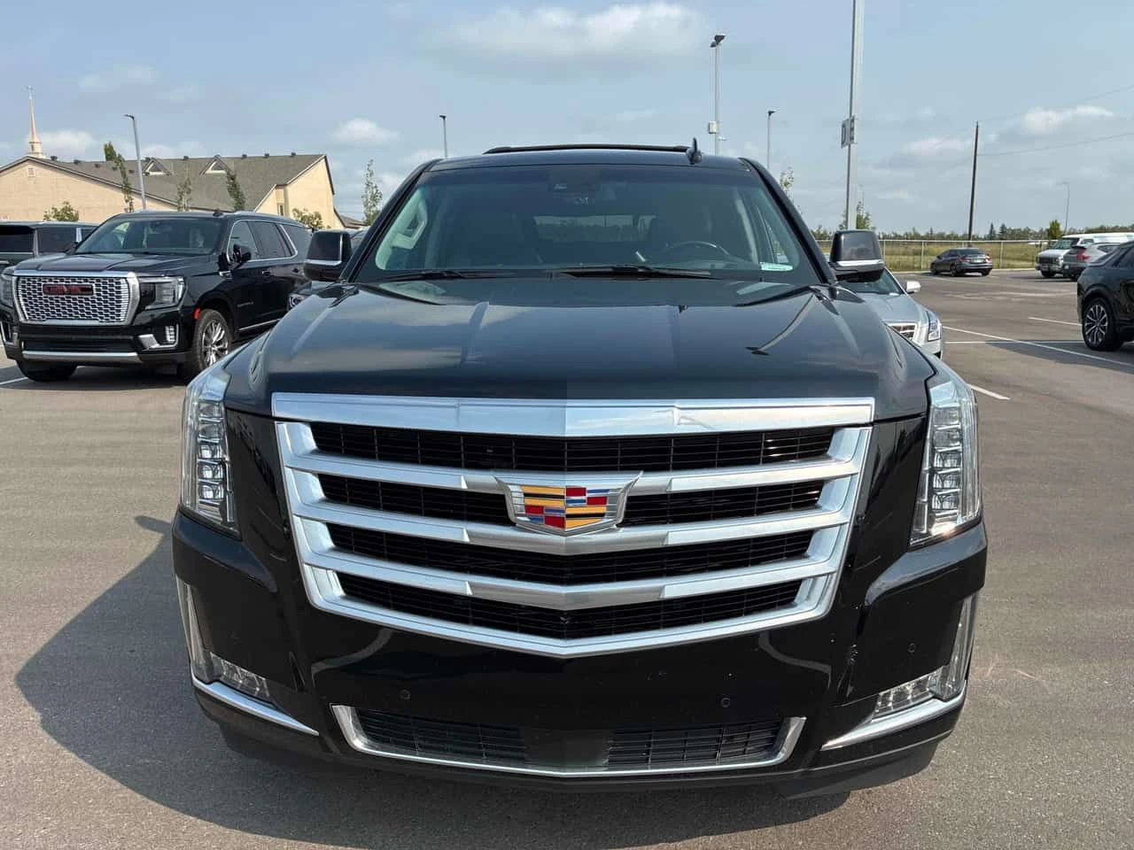 Cadillac Escalade Premium Luxury | CARFAX | АВТОКРЕДИТ , снимка 2 - Автомобили и джипове - 55631024