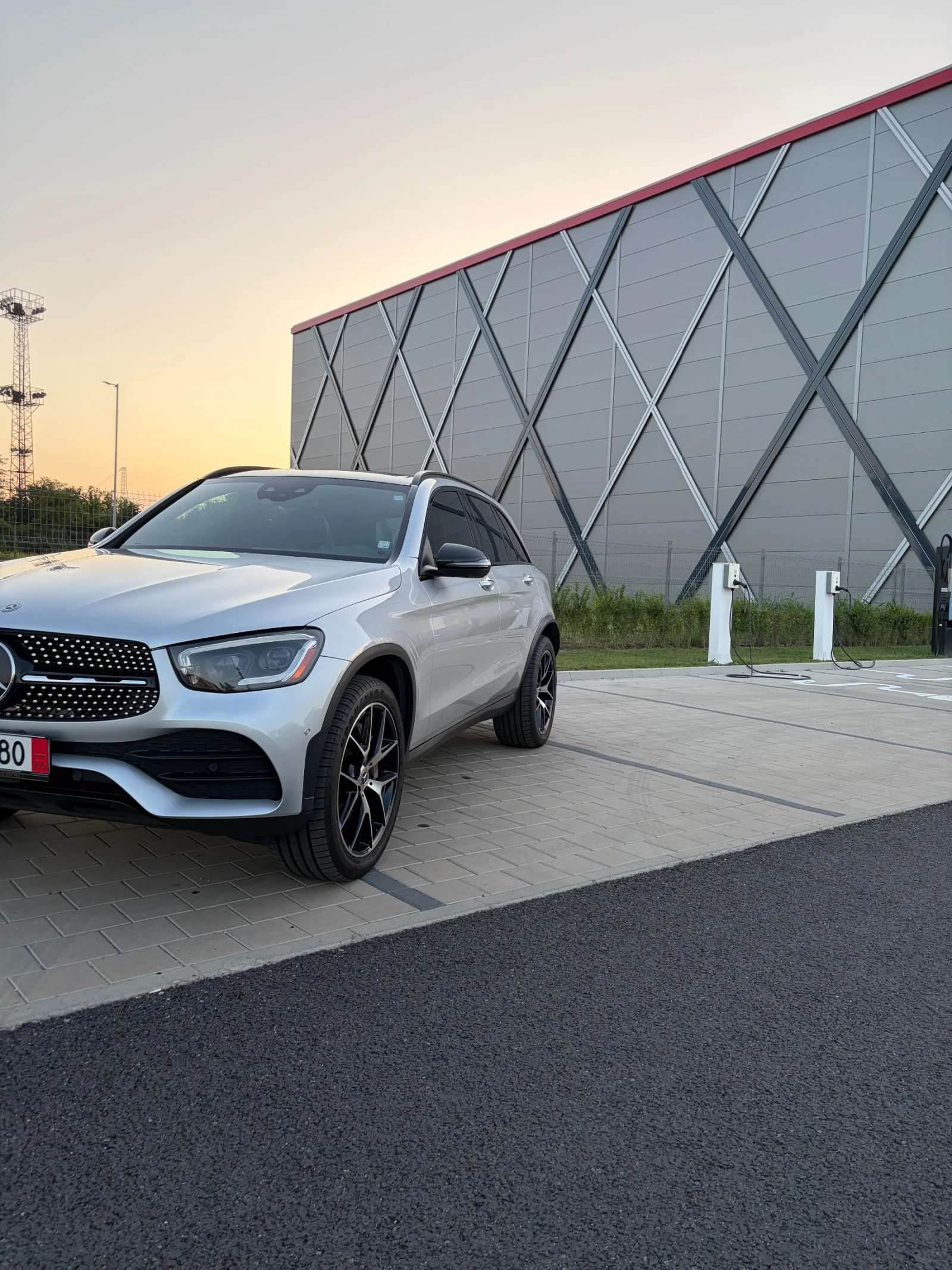 Mercedes-Benz GLC 300 4MATIC | AMG | NIGHT PACK | PANORAMA | BURMESTER, снимка 2 - Автомобили и джипове - 55650420