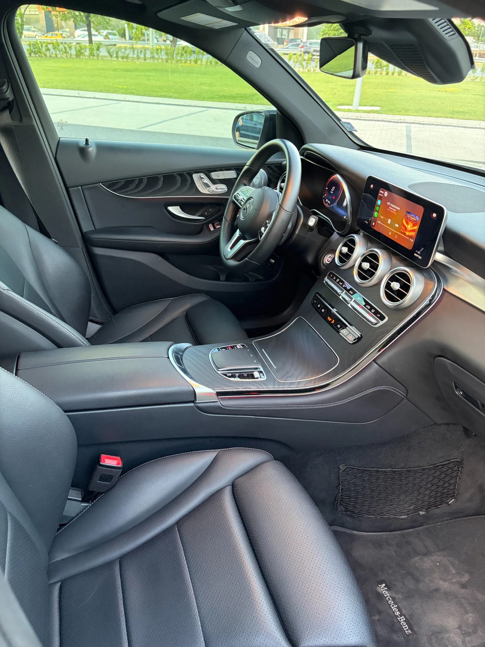 Mercedes-Benz GLC 300 4MATIC | AMG | NIGHT PACK | PANORAMA | BURMESTER, снимка 13 - Автомобили и джипове - 55650420