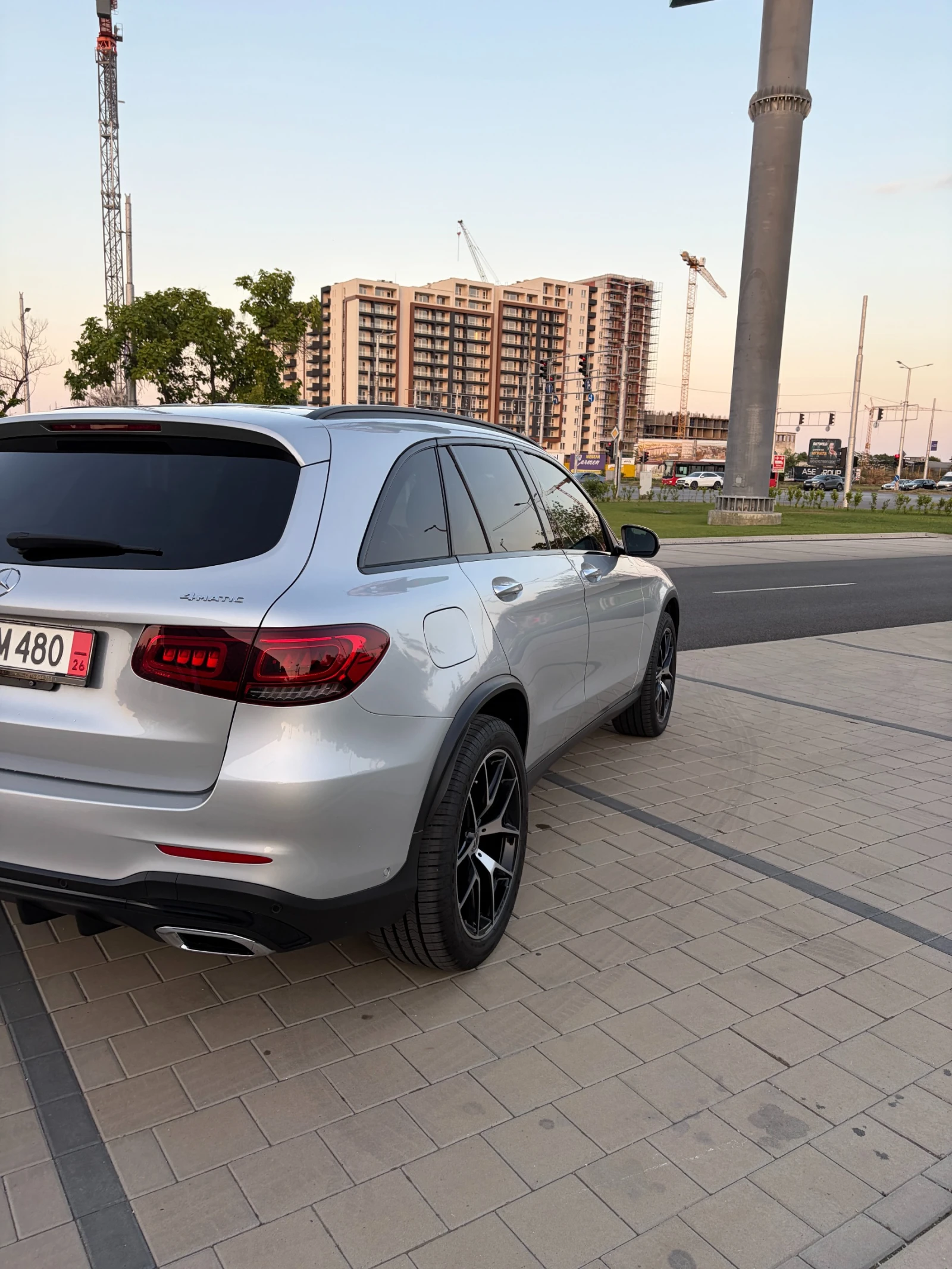 Mercedes-Benz GLC 300 4MATIC | AMG | NIGHT PACK | PANORAMA | BURMESTER, снимка 5 - Автомобили и джипове - 55650420