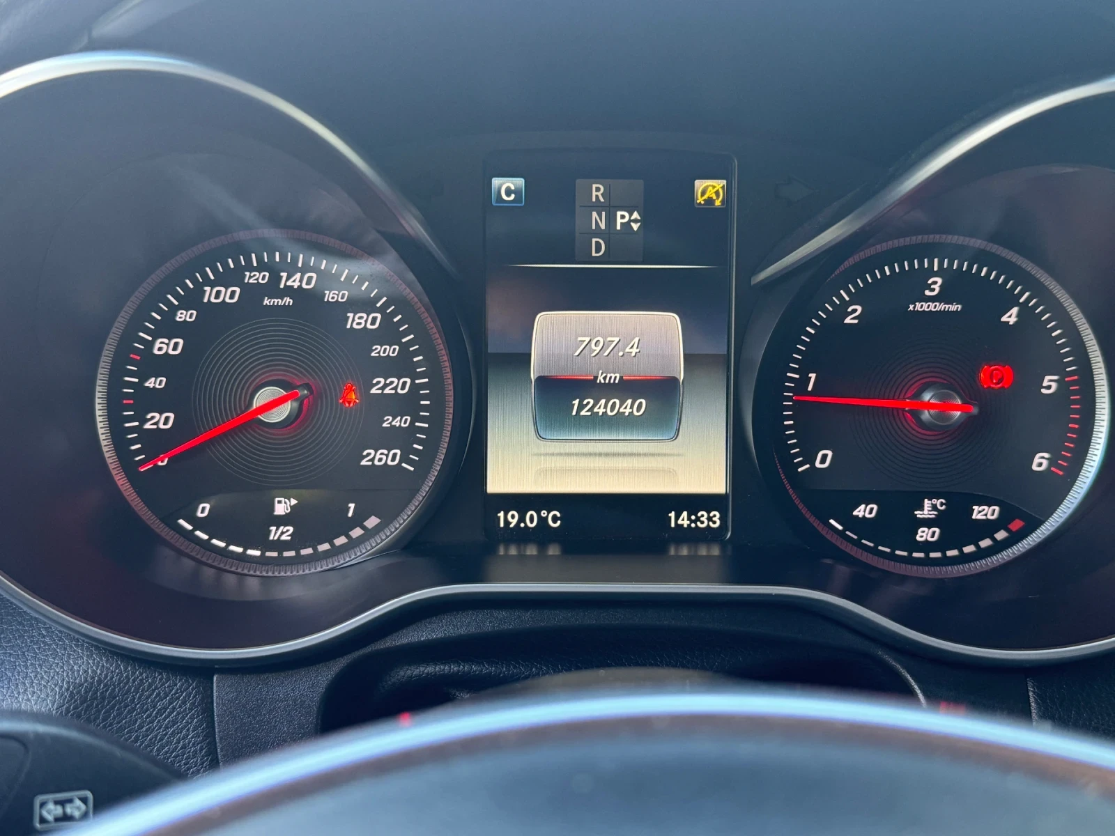 Mercedes-Benz GLC 220, снимка 2 - Автомобили и джипове - 56494794