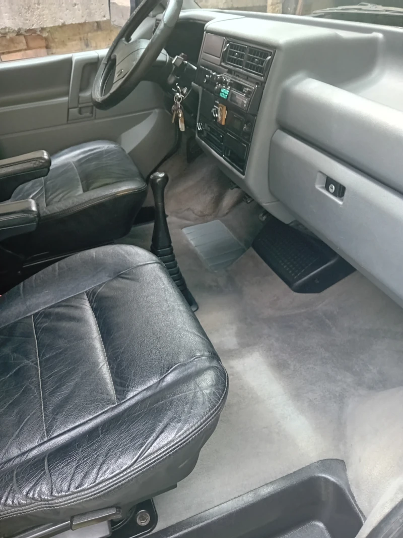 VW Multivan Multivan T4, снимка 15 - Бусове и автобуси - 52916230