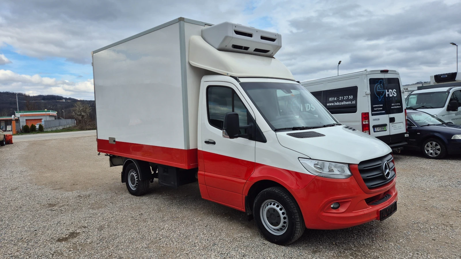 Mercedes-Benz Sprinter 319 3.0* V6* ХЛАДИЛЕН* ШВЕЙЦАРИЯ* , снимка 3 - Бусове и автобуси - 54043389