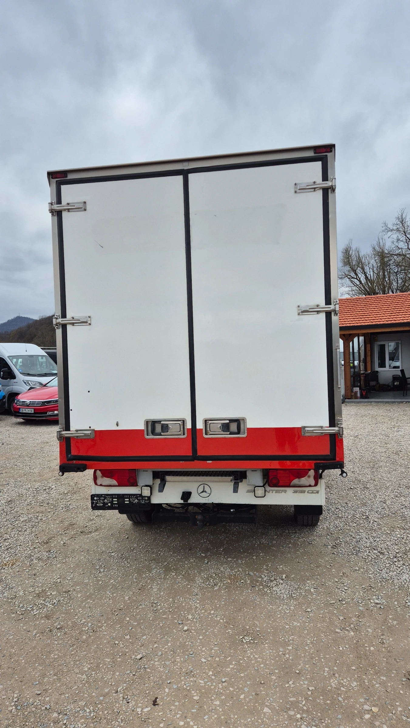 Mercedes-Benz Sprinter 319 3.0* V6* ХЛАДИЛЕН* ШВЕЙЦАРИЯ* , снимка 5 - Бусове и автобуси - 54043389