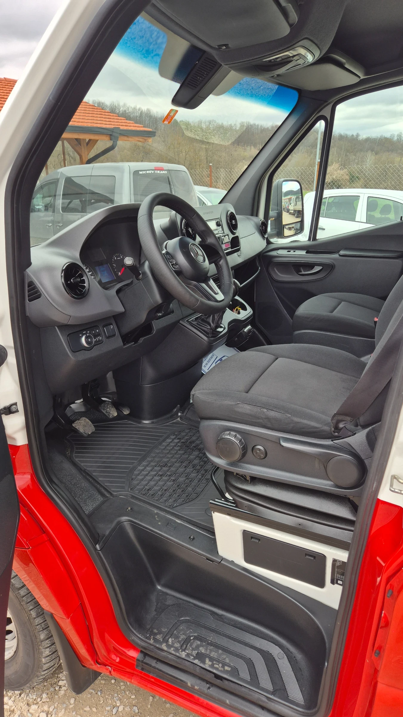 Mercedes-Benz Sprinter 319 3.0* V6* ХЛАДИЛЕН* ШВЕЙЦАРИЯ* , снимка 9 - Бусове и автобуси - 54043389