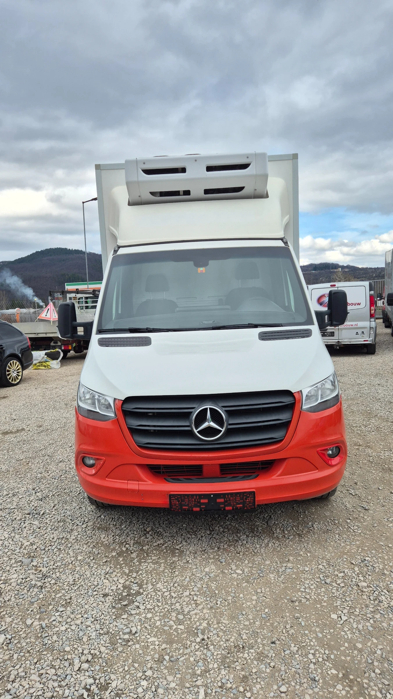 Mercedes-Benz Sprinter 319 3.0* V6* ХЛАДИЛЕН* ШВЕЙЦАРИЯ* , снимка 2 - Бусове и автобуси - 54043389