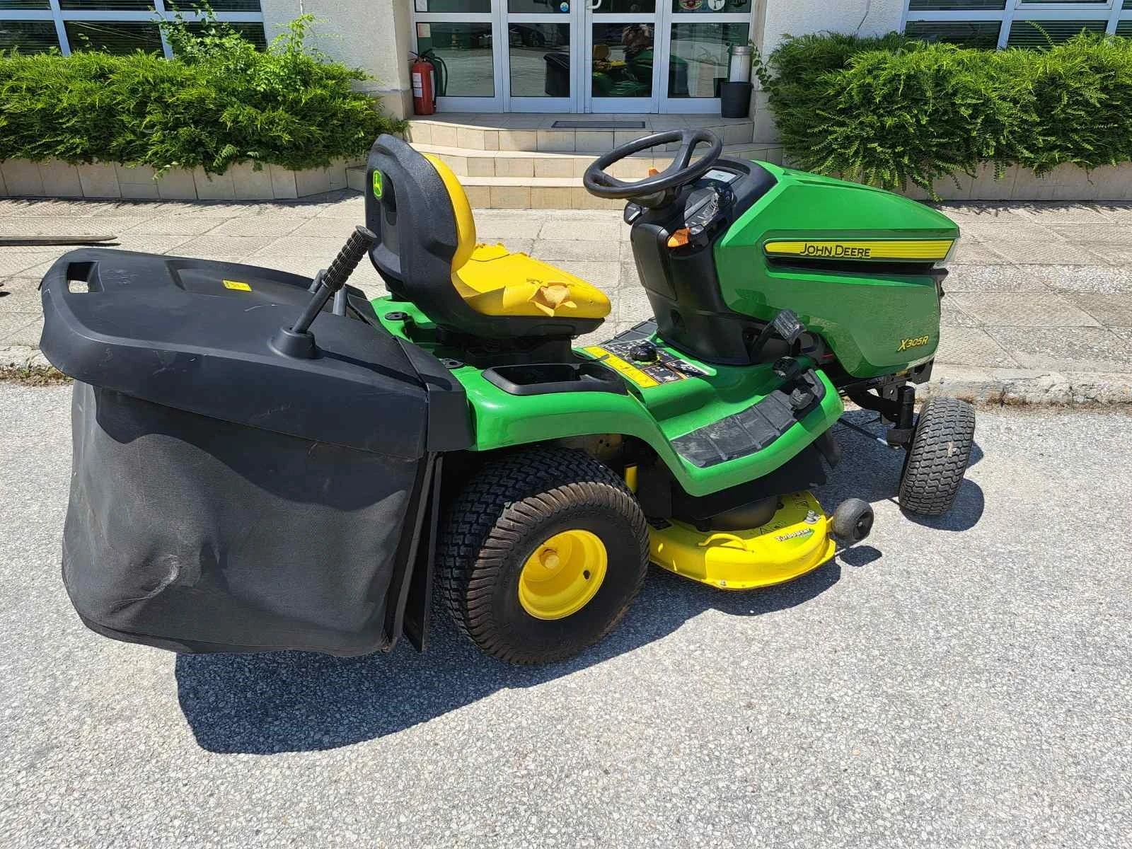 Сенокосачка John Deere X 305 R - изображение 8