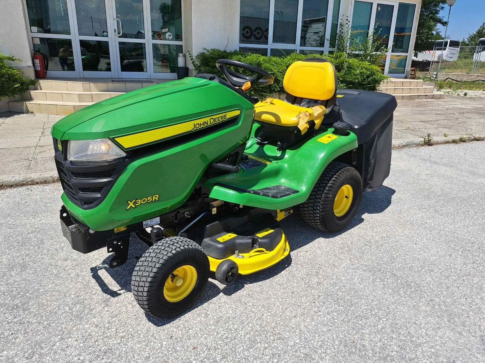 Сенокосачка John Deere X 305 R - изображение 3