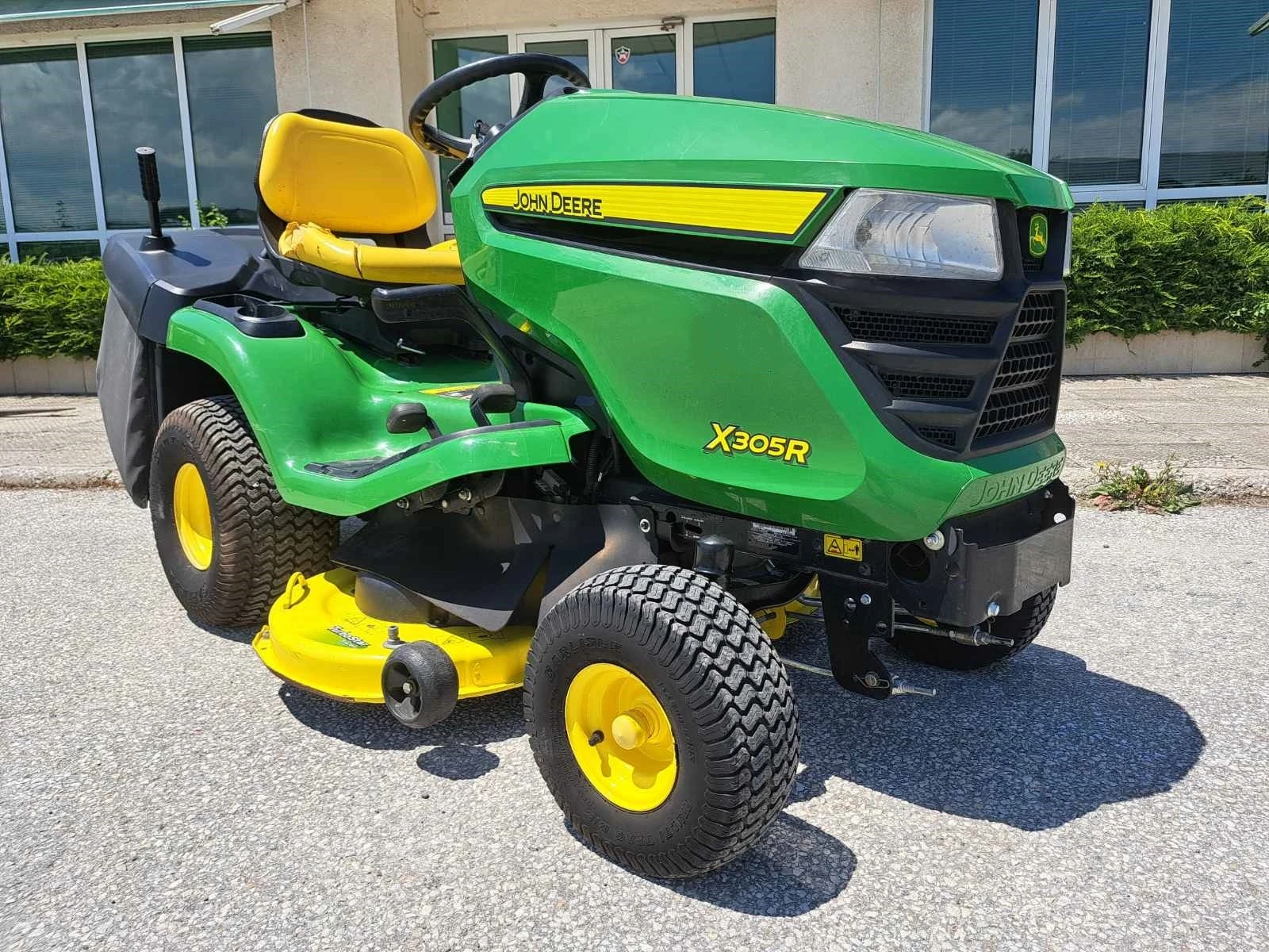 Сенокосачка John Deere X 305 R - изображение 5