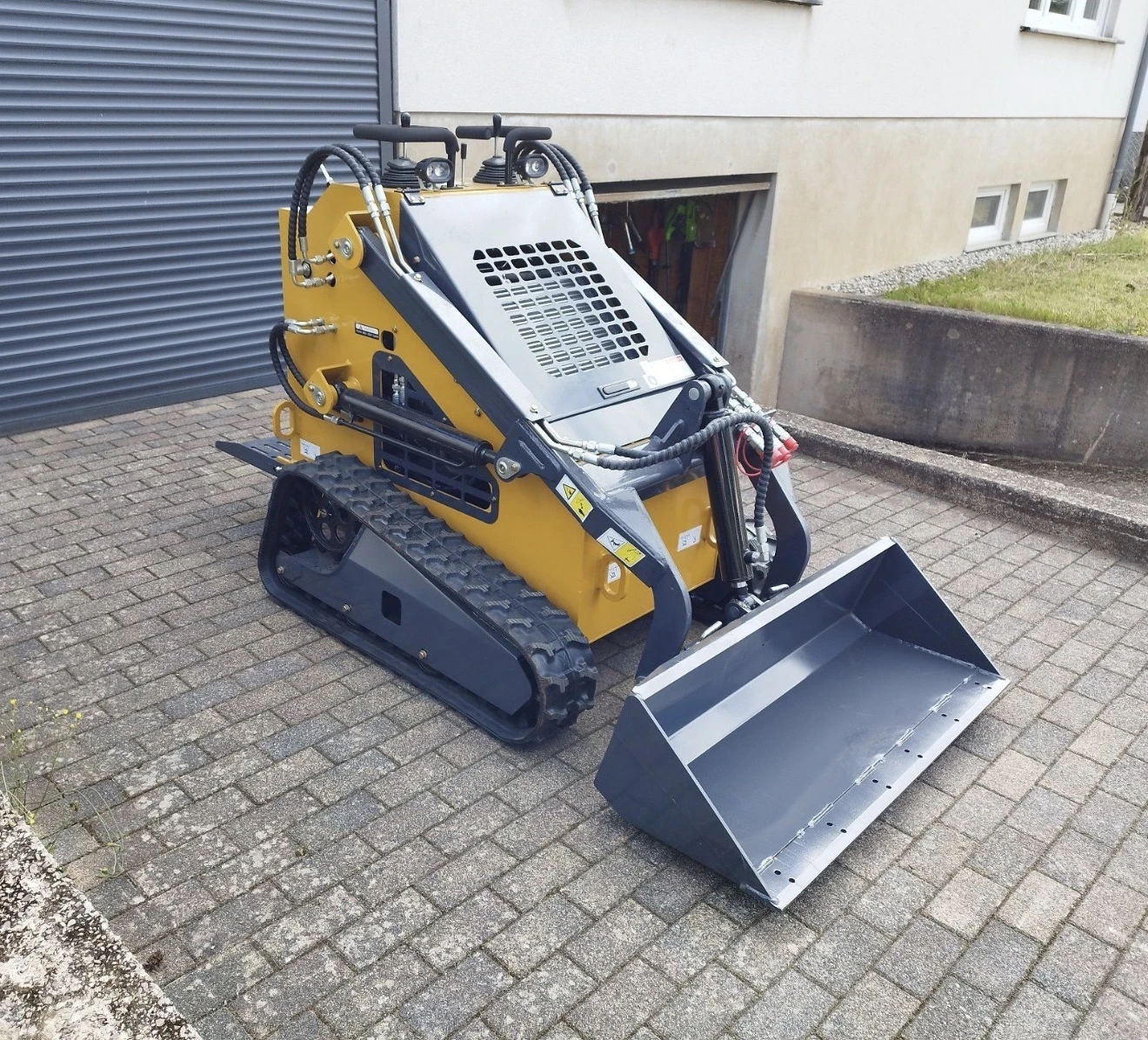 Мини челни товарачи Bobcat Rexus 