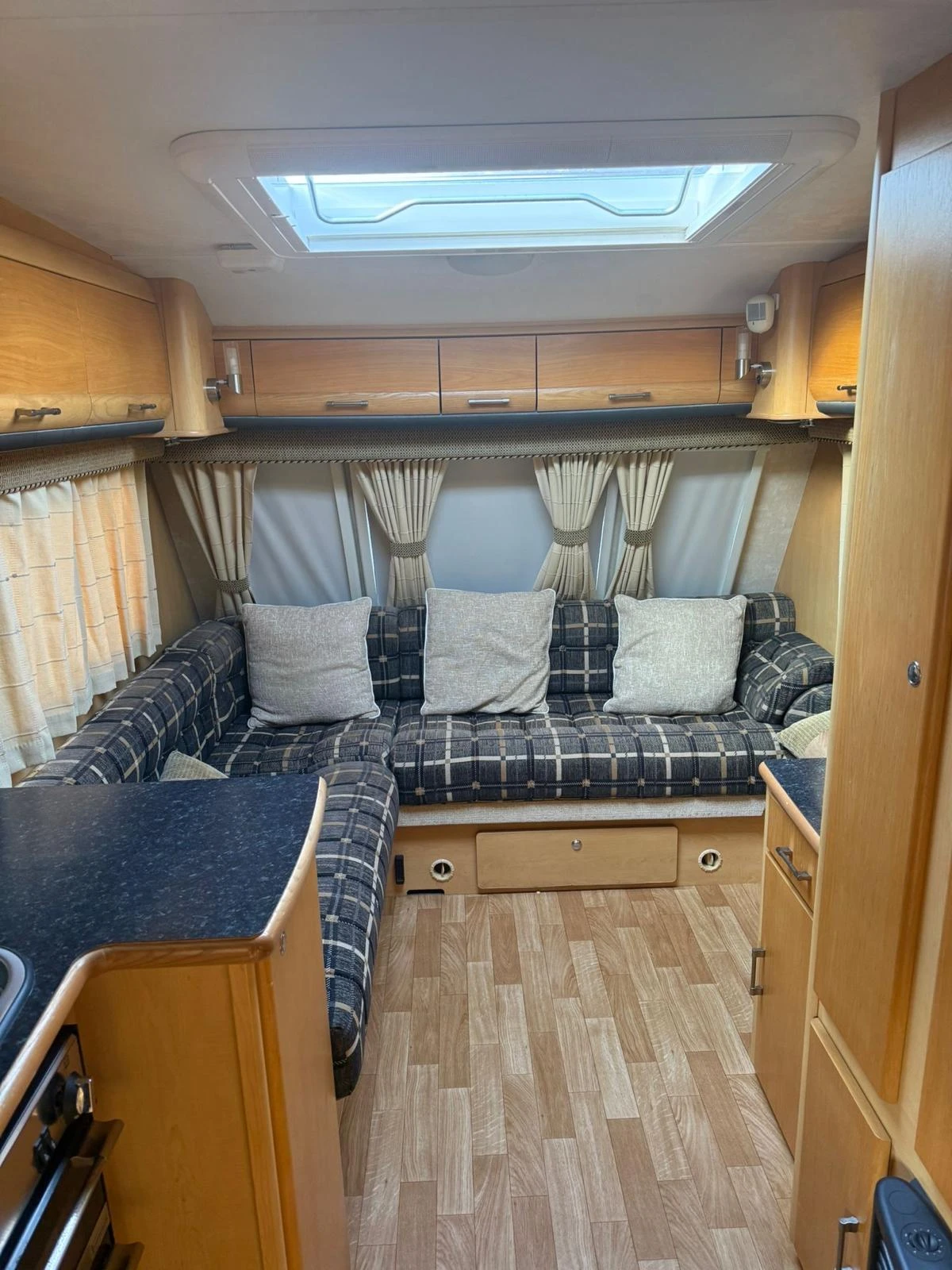 Каравана Hobby EDIS SUPERSTROM - изображение 6