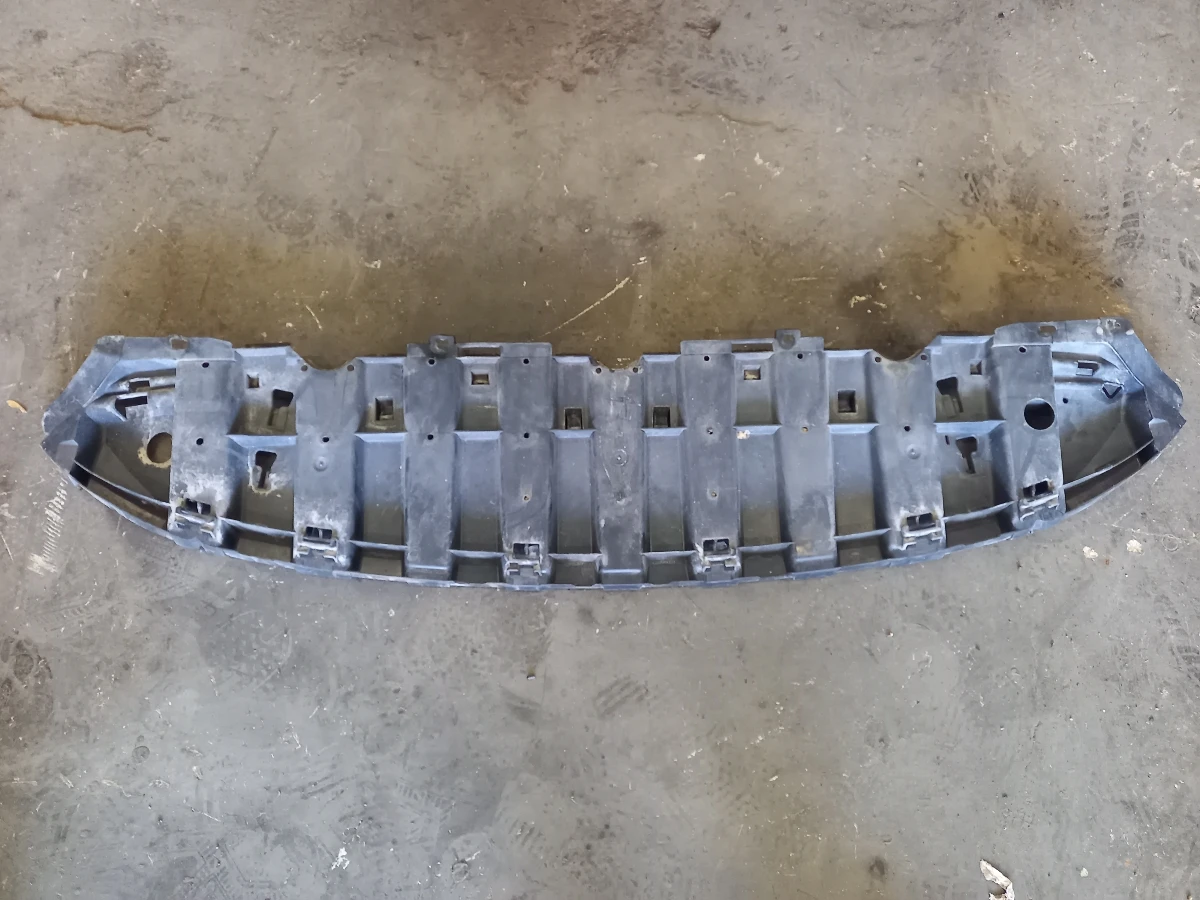 Кора под предна броня Рено Лагуна 2.0дци (б)