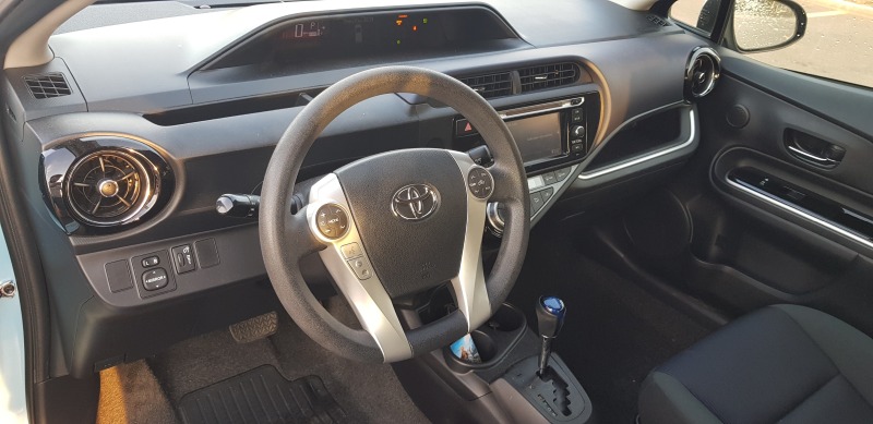 Toyota Prius C 1.5 HYBRID , снимка 10 - Автомобили и джипове - 41557043