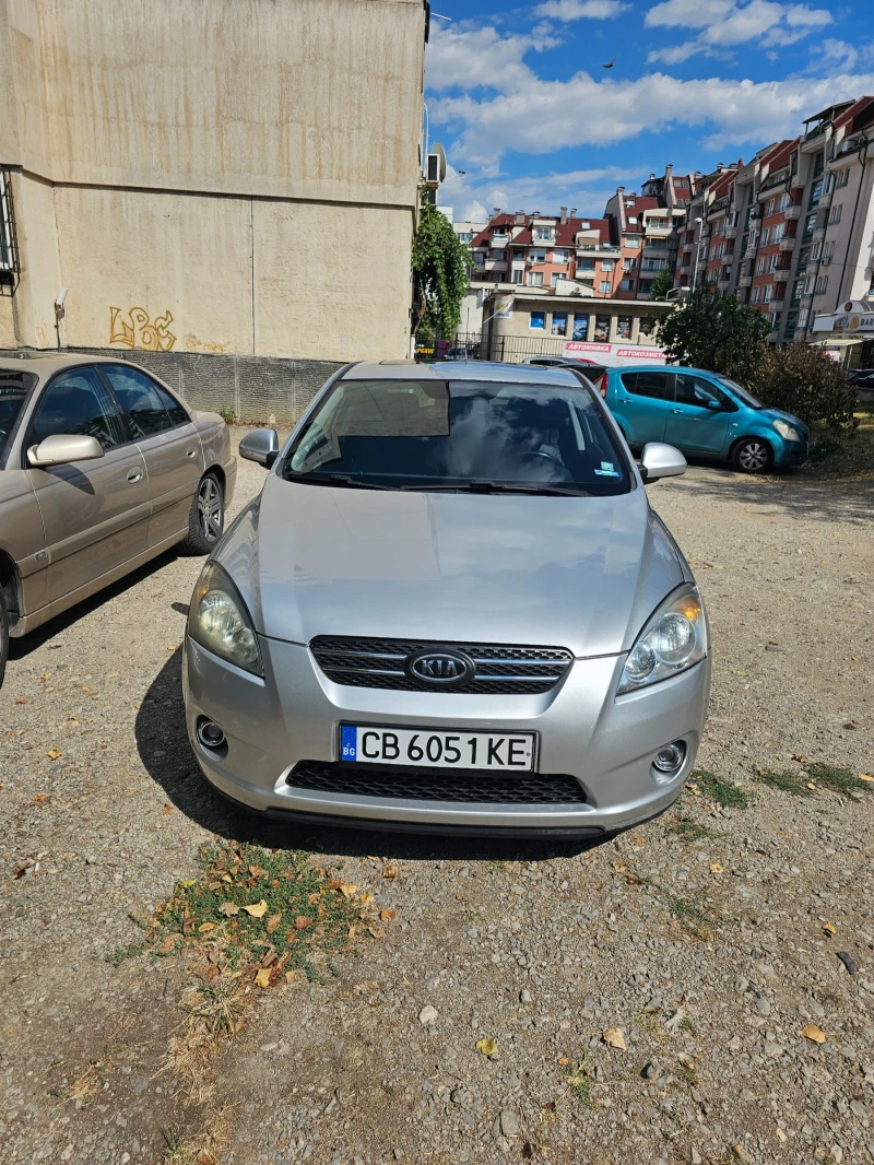 Kia Ceed 2.0 CRDI, снимка 2 - Автомобили и джипове - 47755385