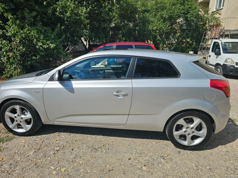 Kia Ceed 2.0 CRDI, снимка 3 - Автомобили и джипове - 47755385