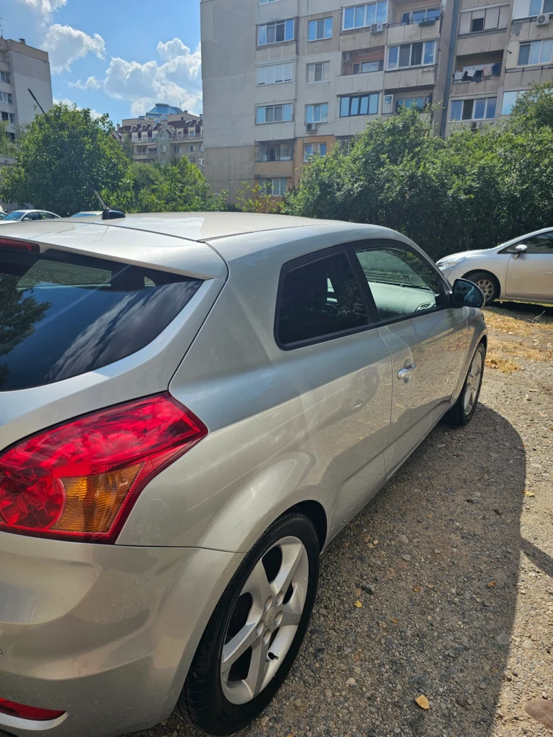 Kia Ceed 2.0 CRDI, снимка 6 - Автомобили и джипове - 47755385