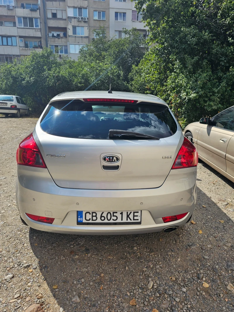 Kia Ceed 2.0 CRDI, снимка 4 - Автомобили и джипове - 47755385