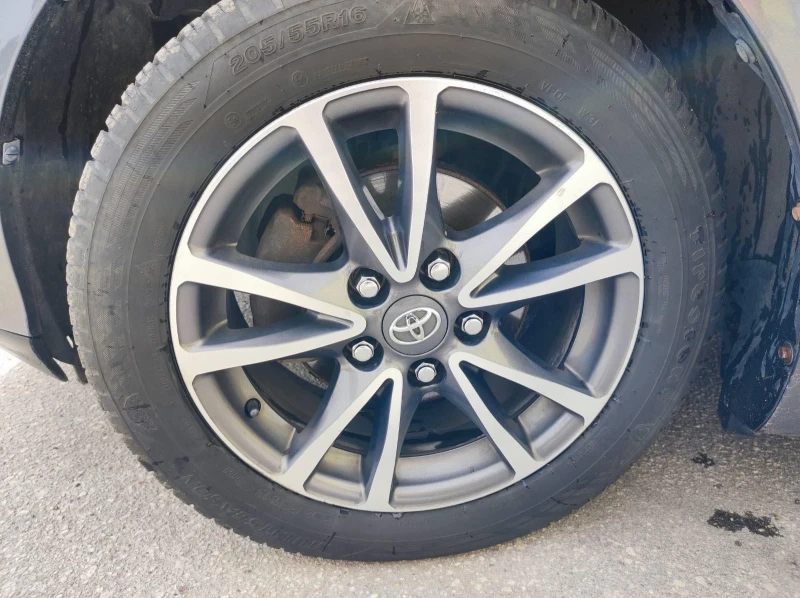 Toyota Auris, снимка 10 - Автомобили и джипове - 52296905