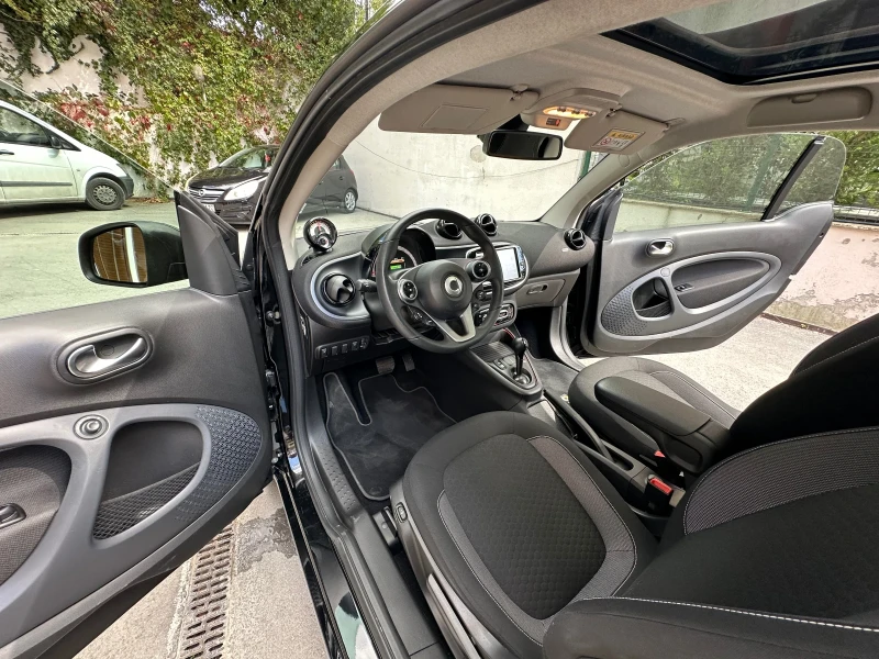 Smart Fortwo EQ, Exclusive, Camera, Apple carplay, Panorama, Ma, снимка 7 - Автомобили и джипове - 52543002