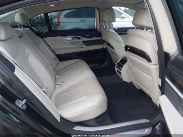 BMW 740  - изображение 7