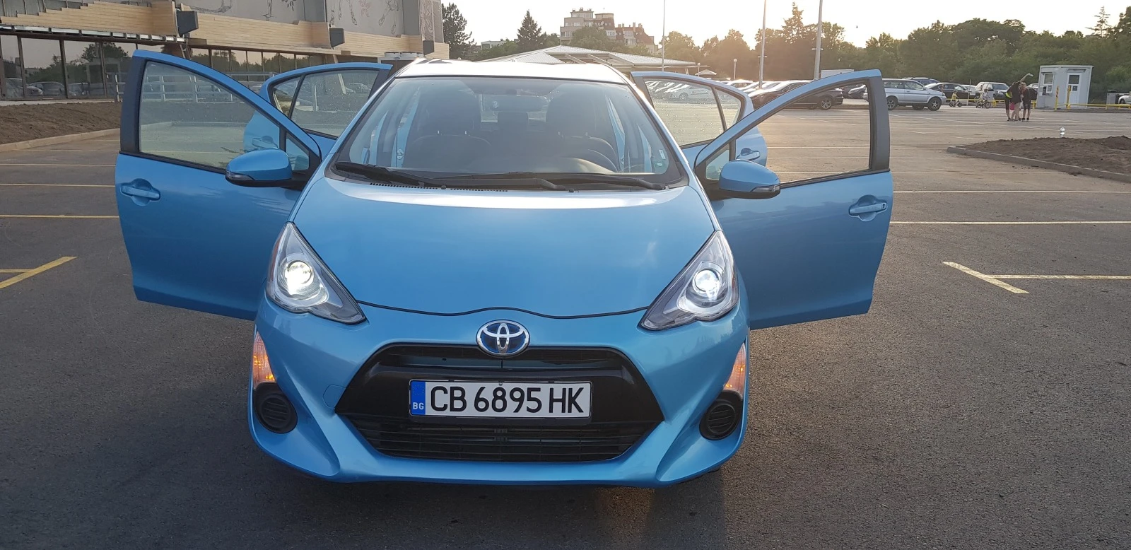 Toyota Prius C 1.5 HYBRID  - изображение 2