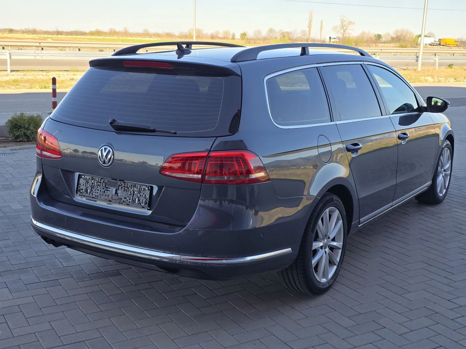 VW Passat 2.0TDi/AVTOMAT/NAVI/KAMERA/FULL - изображение 4