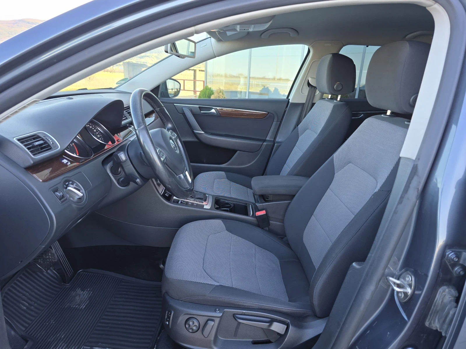 VW Passat 2.0TDi/AVTOMAT/NAVI/KAMERA/FULL - изображение 9