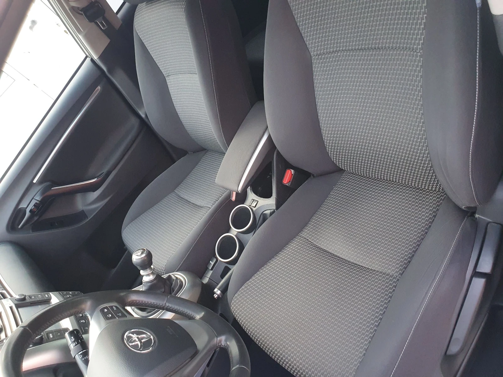 Toyota Verso 1.6 D4D NAVI 6skr. KAMERA PANORAMA PODGREV, снимка 9 - Автомобили и джипове - 53781833