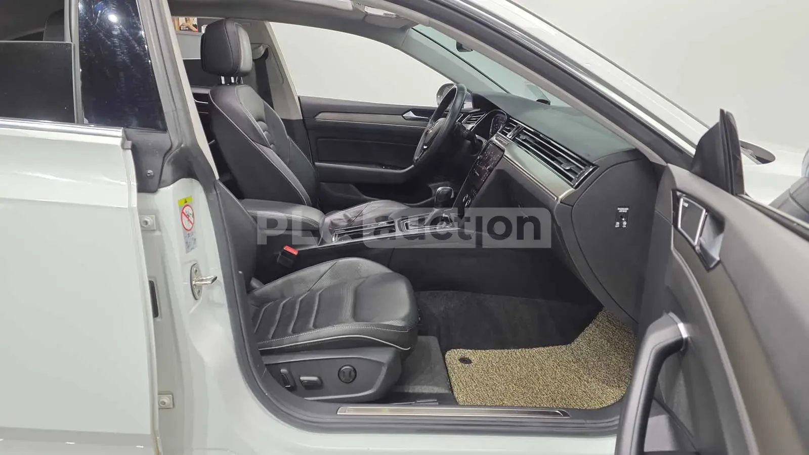 VW Arteon 360/дигитален кокпит/ОТ 280 евро на месец, снимка 9 - Автомобили и джипове - 54090251