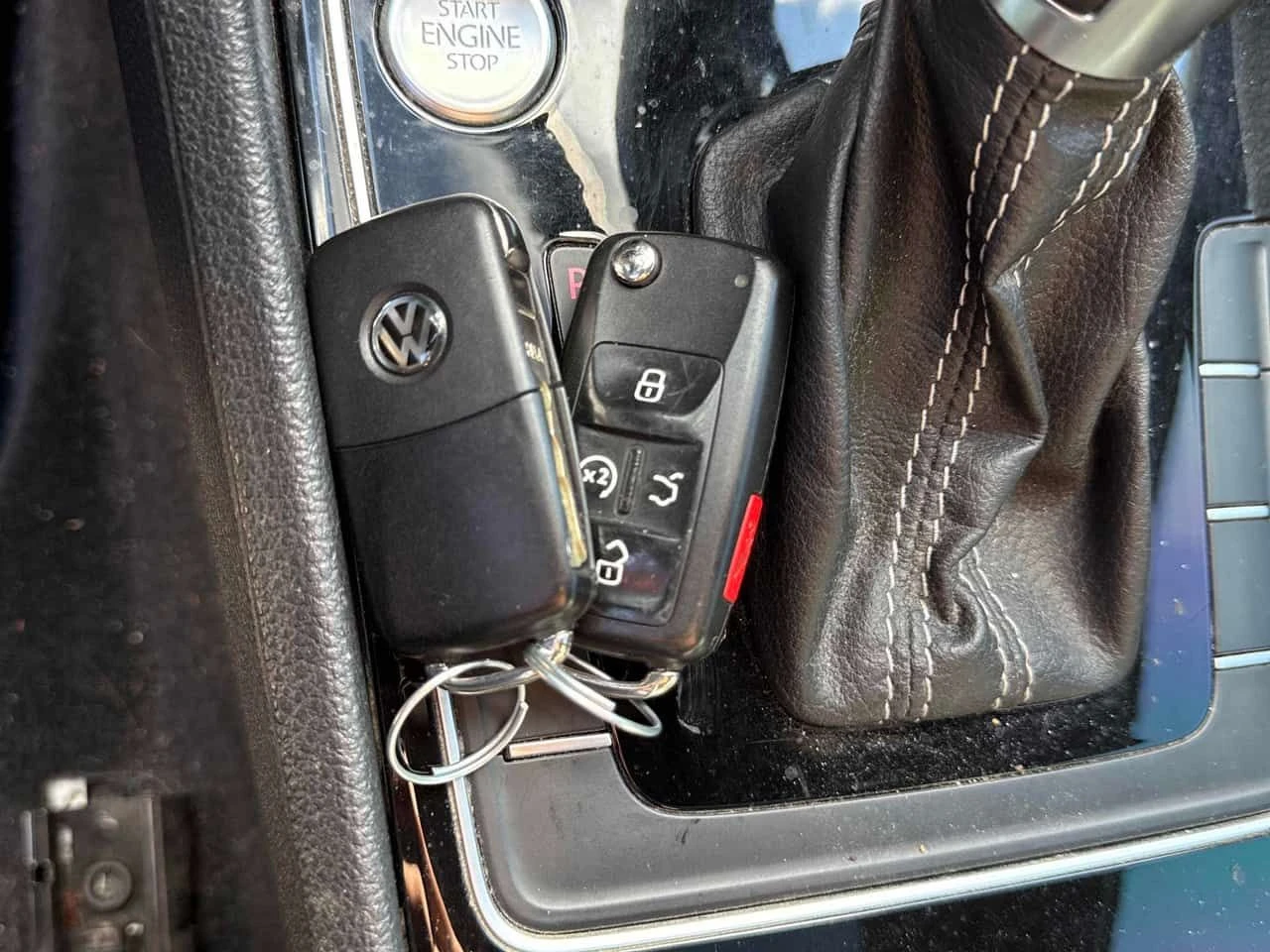 VW Passat * GT * 2 КЛЮЧА* PANO* KEYLESS* ПОДГРЕВ* , снимка 16 - Автомобили и джипове - 54513556