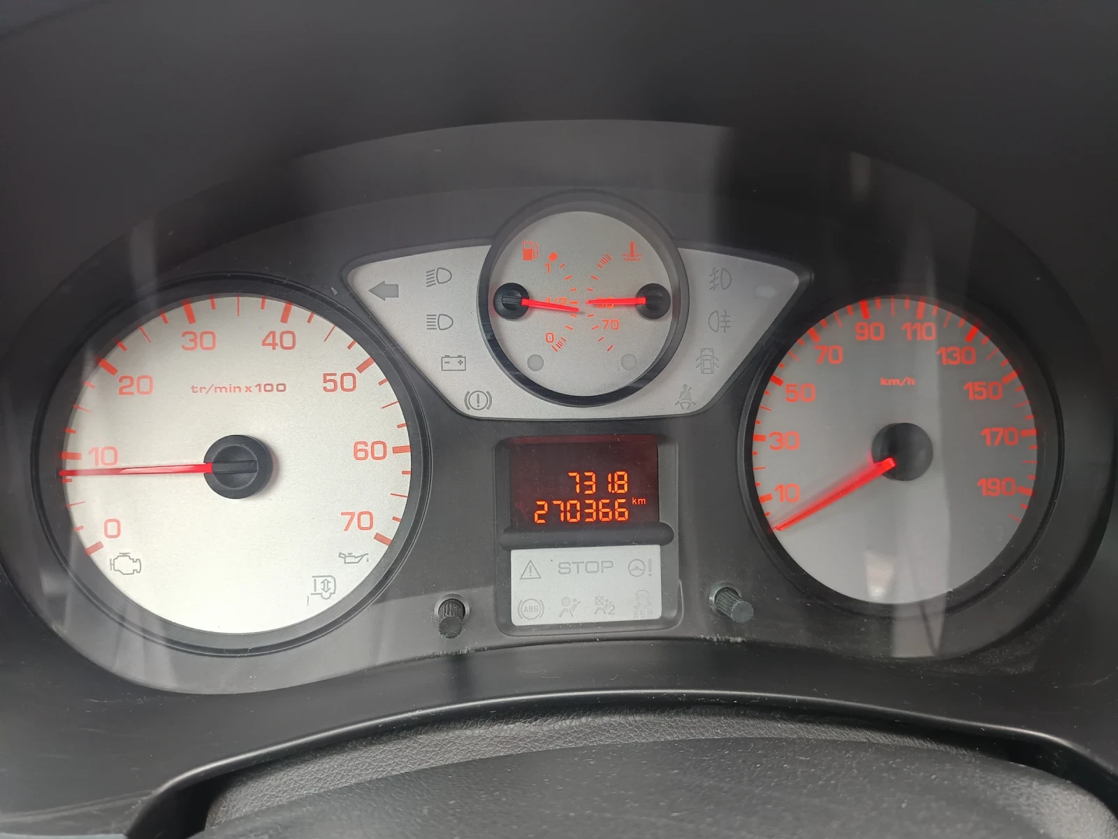 Peugeot Partner 1.6i Tepee, снимка 10 - Автомобили и джипове - 55186105