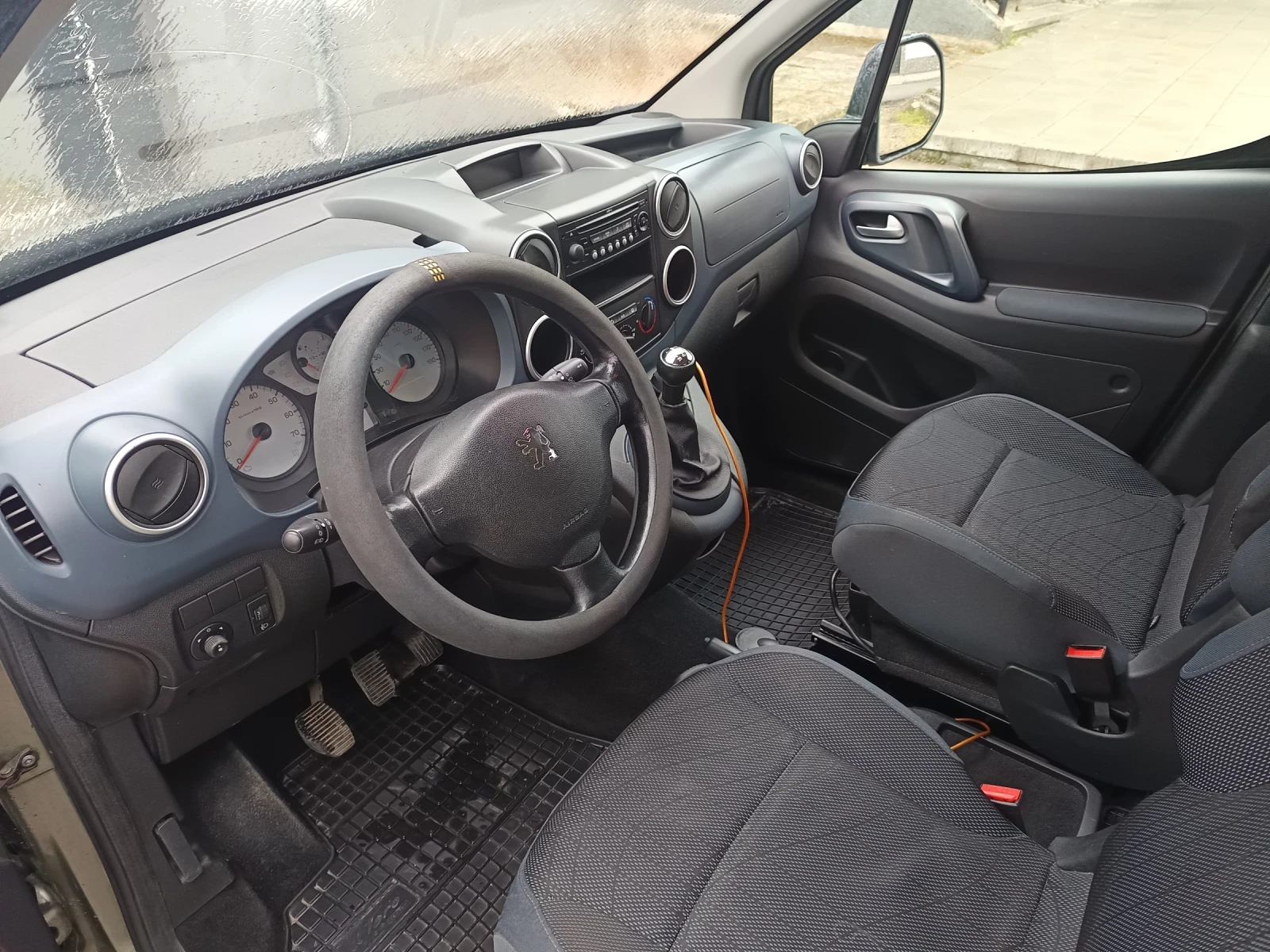 Peugeot Partner 1.6i Tepee, снимка 8 - Автомобили и джипове - 55186105