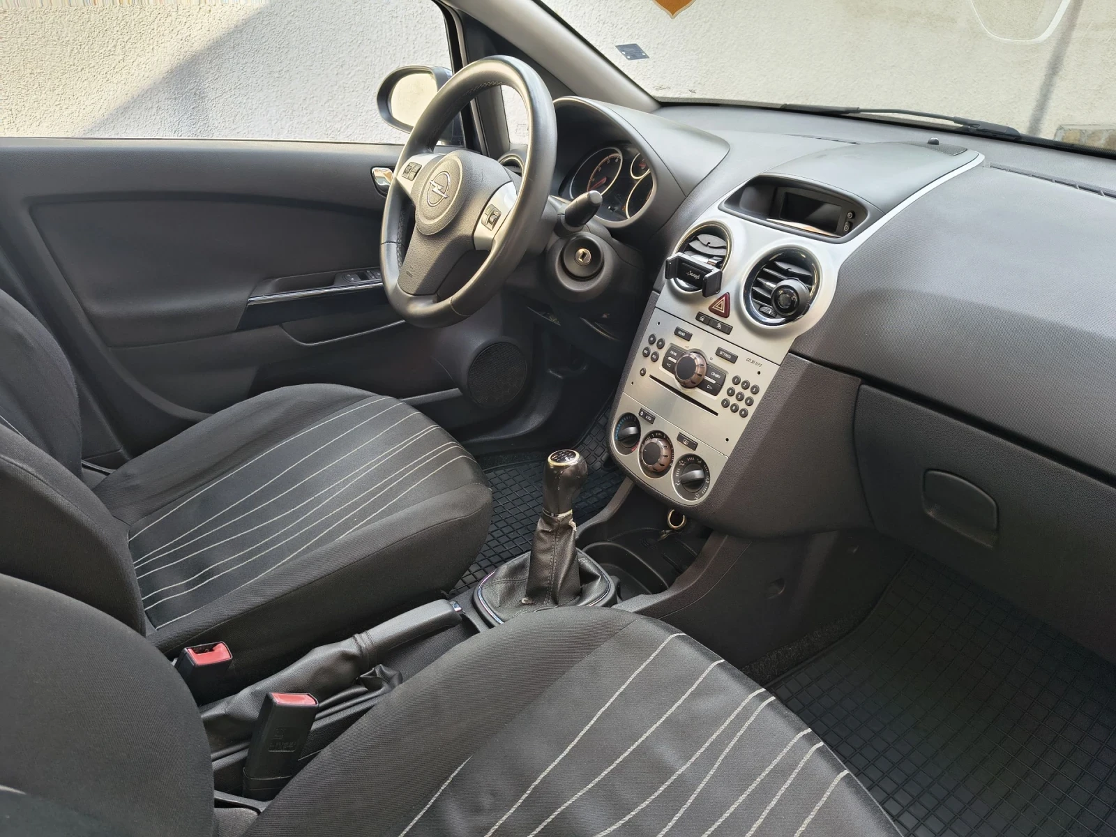Opel Corsa 1.2i Газ.Инж, снимка 8 - Автомобили и джипове - 55469810