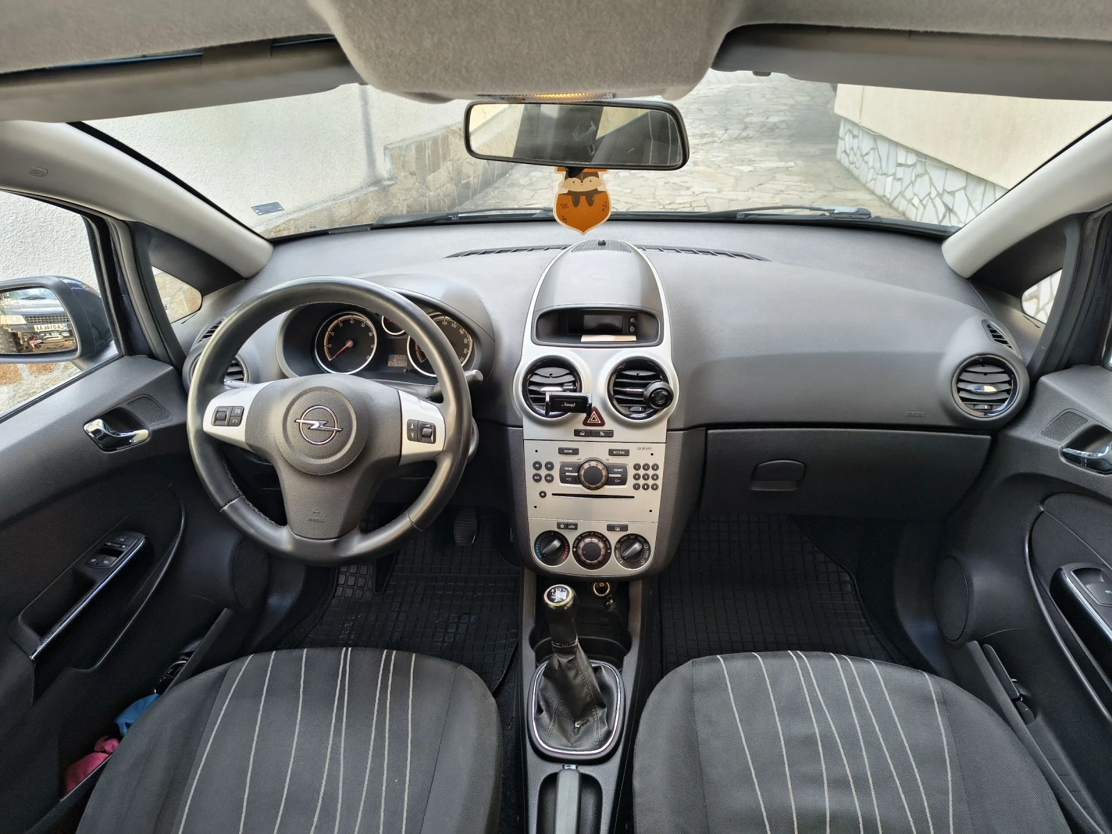 Opel Corsa 1.2i Газ.Инж, снимка 9 - Автомобили и джипове - 55469810