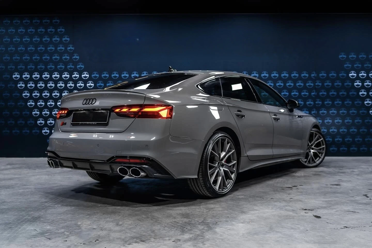 Audi S5 LASER MATRIX / B&O / MASSAGE / SPORT SITZE, снимка 3 - Автомобили и джипове - 55631597