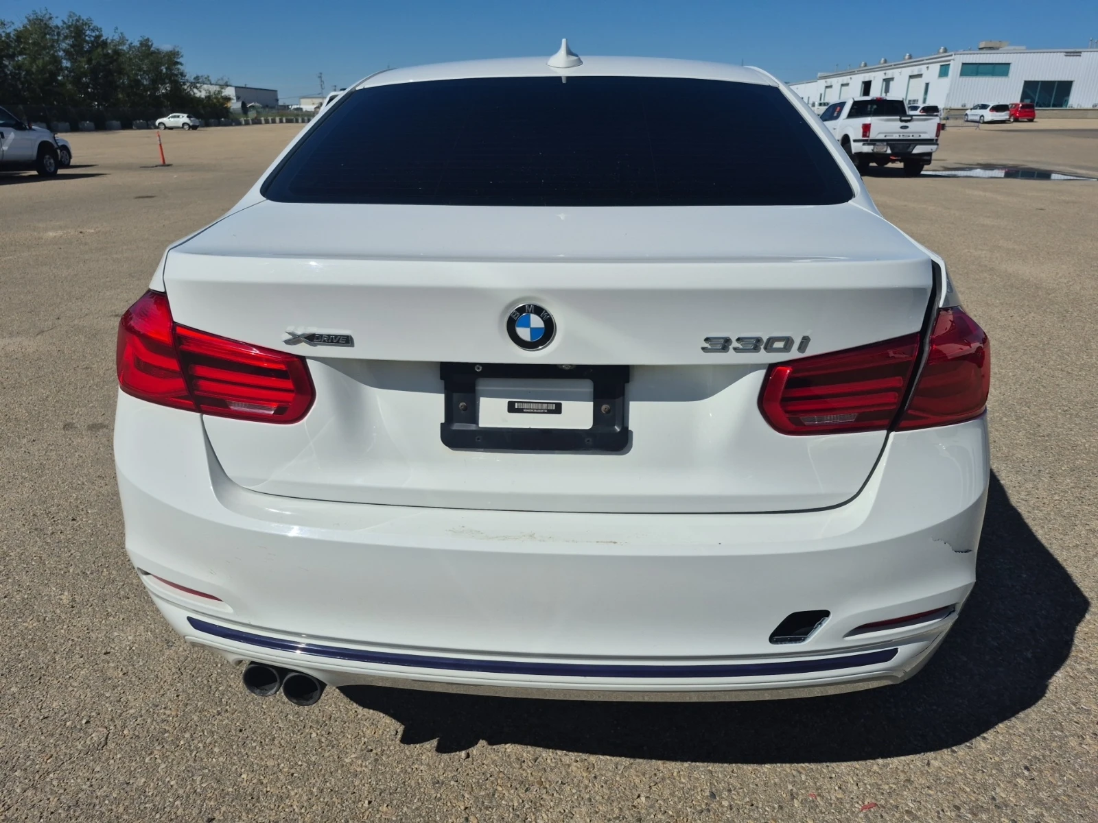 BMW 330 I XDRIVE / Carfax / Автокредит, снимка 17 - Автомобили и джипове - 55972971