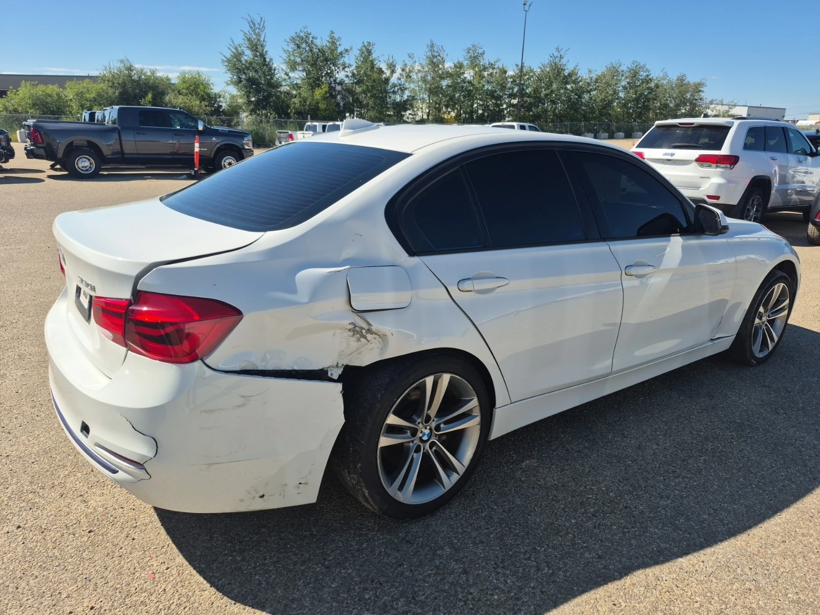 BMW 330 I XDRIVE / Carfax / Автокредит, снимка 3 - Автомобили и джипове - 55972971