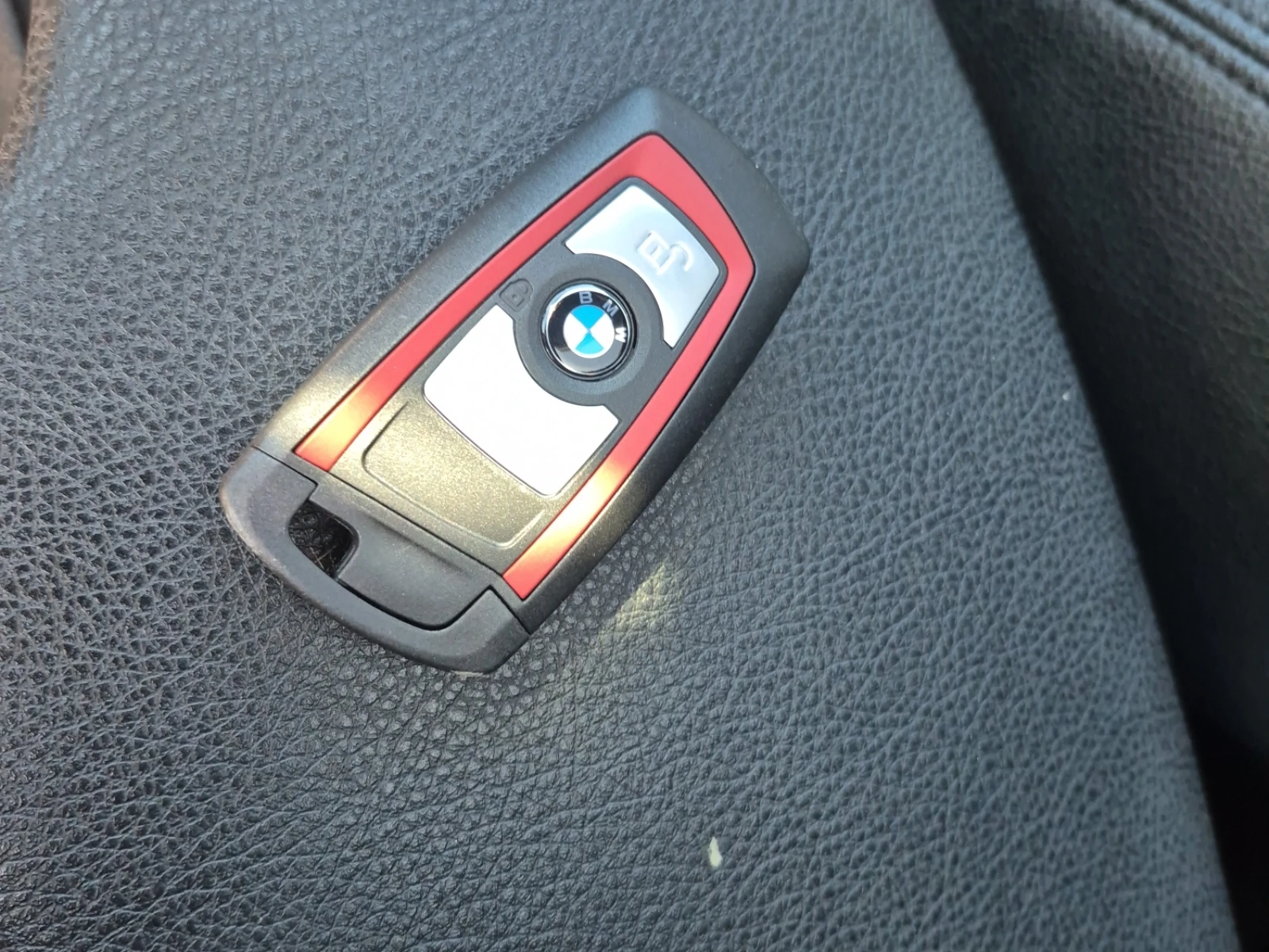 BMW 330 I XDRIVE / Carfax / Автокредит, снимка 8 - Автомобили и джипове - 55972971