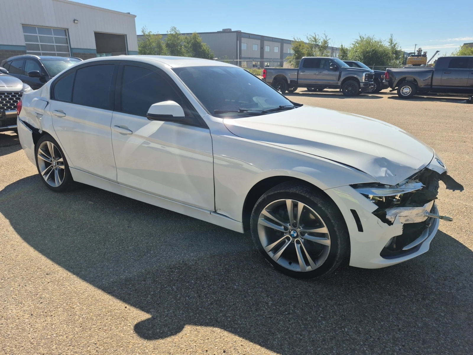 BMW 330 I XDRIVE / Carfax / Автокредит, снимка 2 - Автомобили и джипове - 55972971