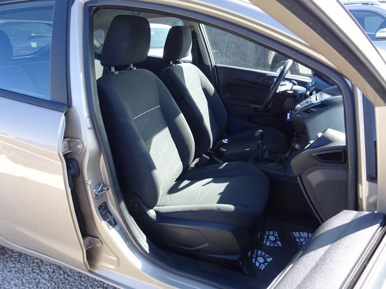 Ford Fiesta 1.4 Titanium GPL, снимка 15 - Автомобили и джипове - 56337699