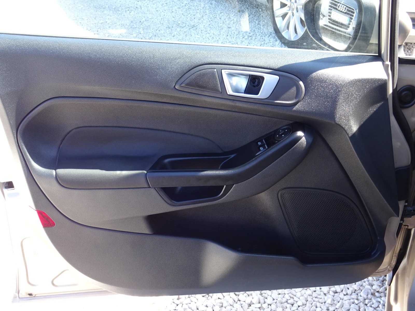 Ford Fiesta 1.4 Titanium GPL, снимка 8 - Автомобили и джипове - 56337699
