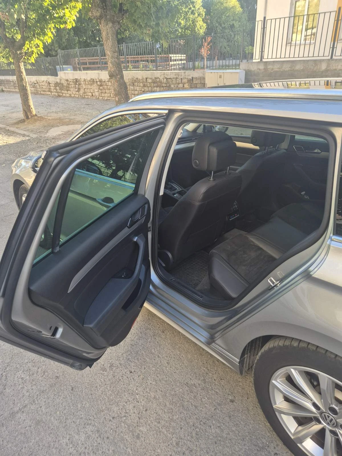 VW Passat 1.6 TDI, снимка 9 - Автомобили и джипове - 56348391