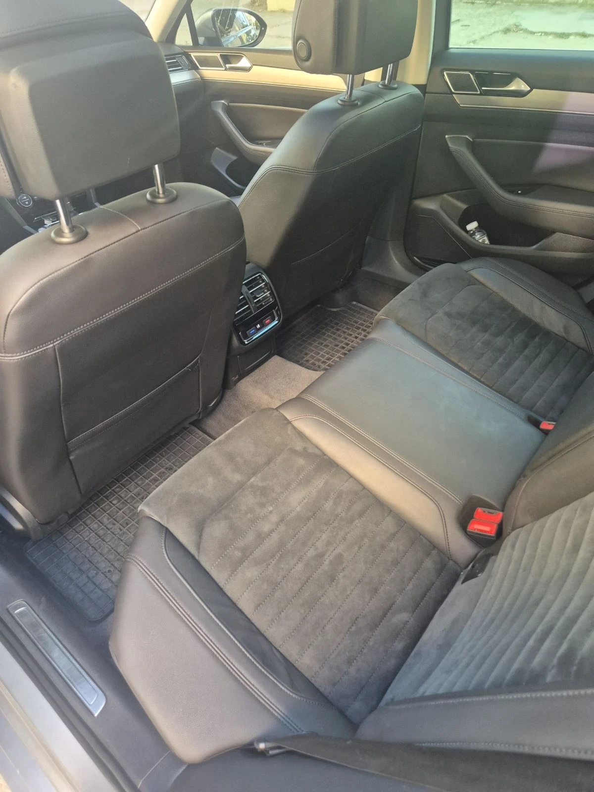 VW Passat 1.6 TDI, снимка 10 - Автомобили и джипове - 56348391
