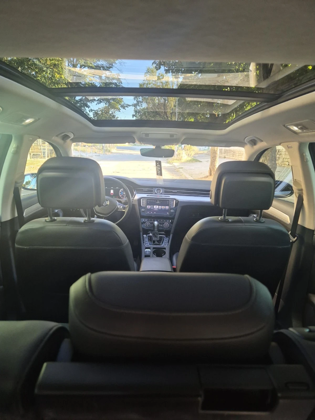 VW Passat 1.6 TDI, снимка 8 - Автомобили и джипове - 56348391