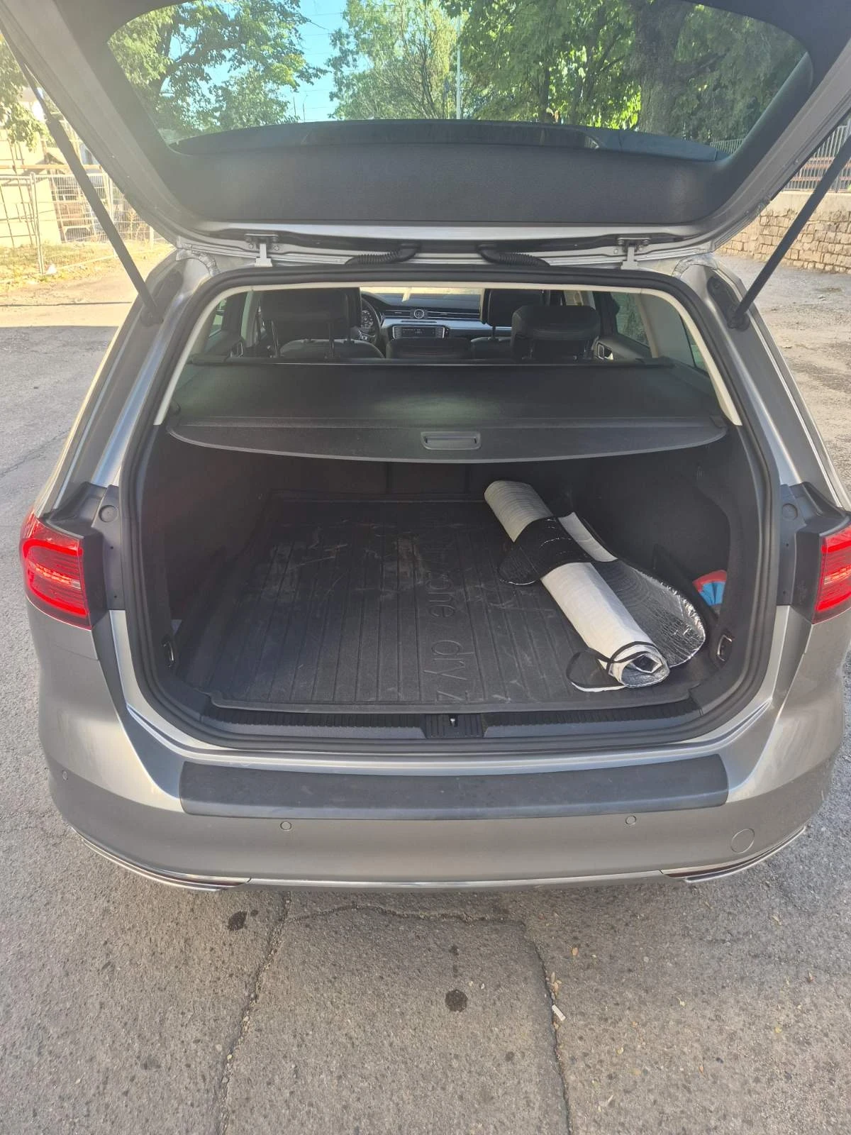 VW Passat 1.6 TDI, снимка 17 - Автомобили и джипове - 56348391