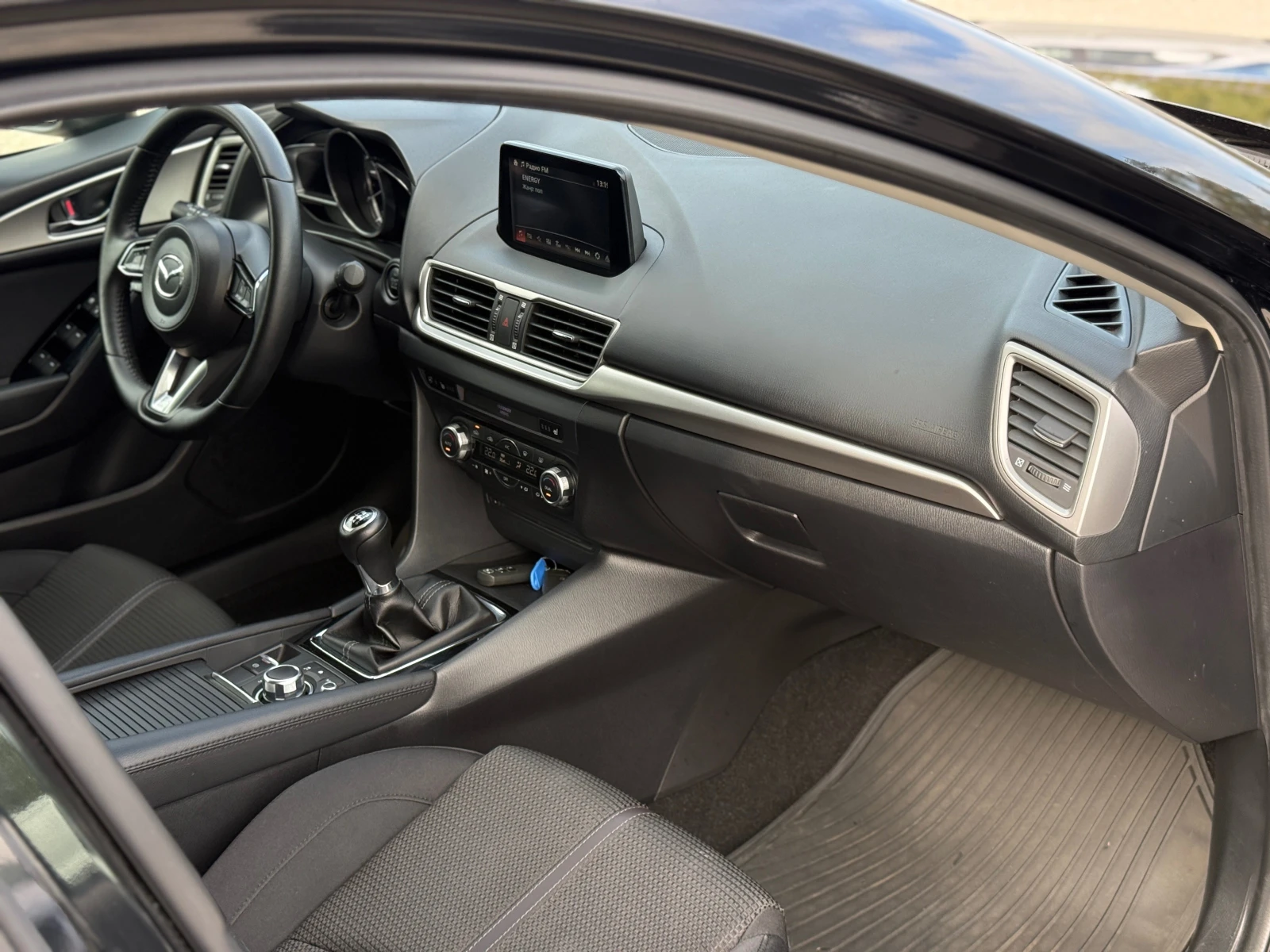 Mazda 3 1.5D* FACELIFT* , снимка 8 - Автомобили и джипове - 56626208