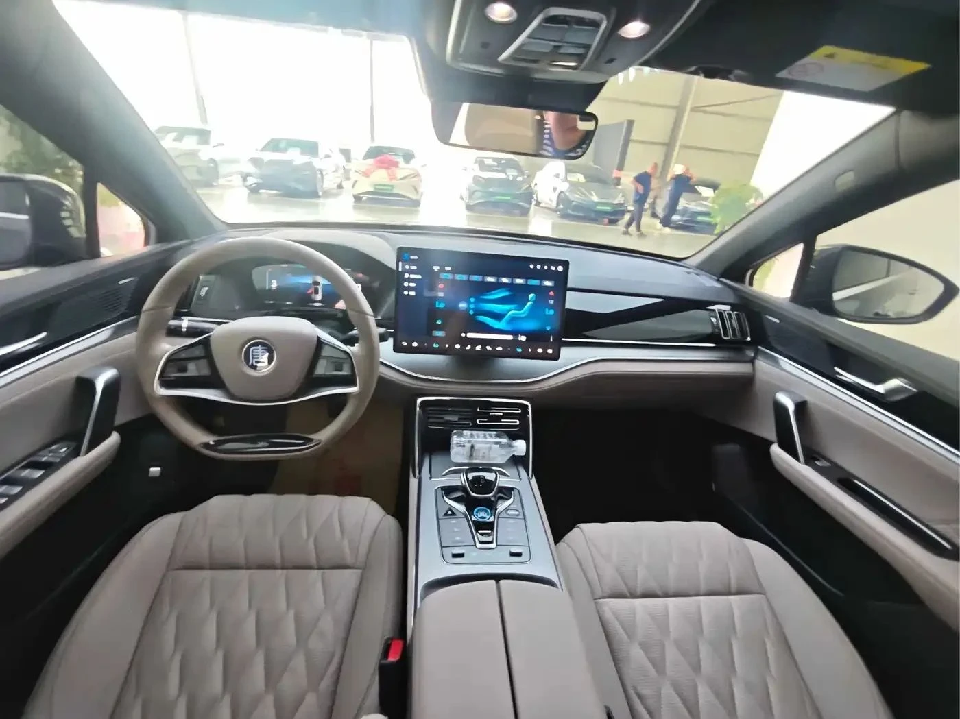 BYD Tang, снимка 7 - Автомобили и джипове - 56686958