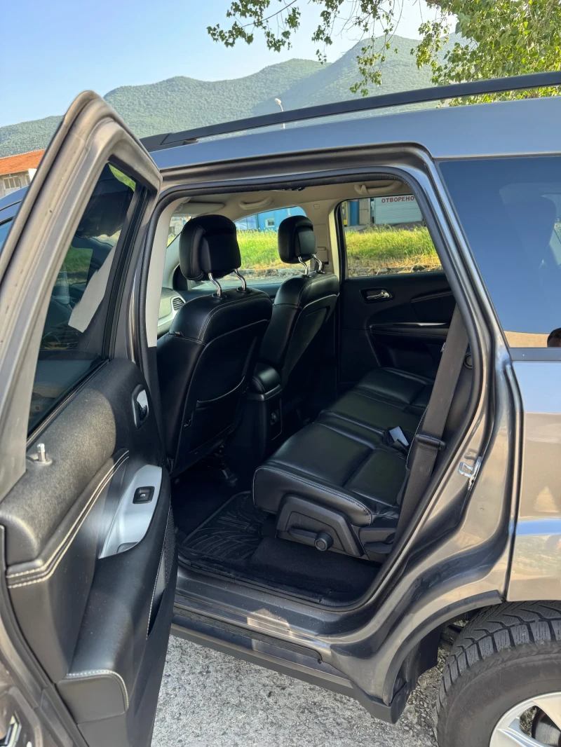 Fiat Freemont 2.0 D MULTIJET 7-МЕСТЕН Keyless 4х4, снимка 9 - Автомобили и джипове - 52388737