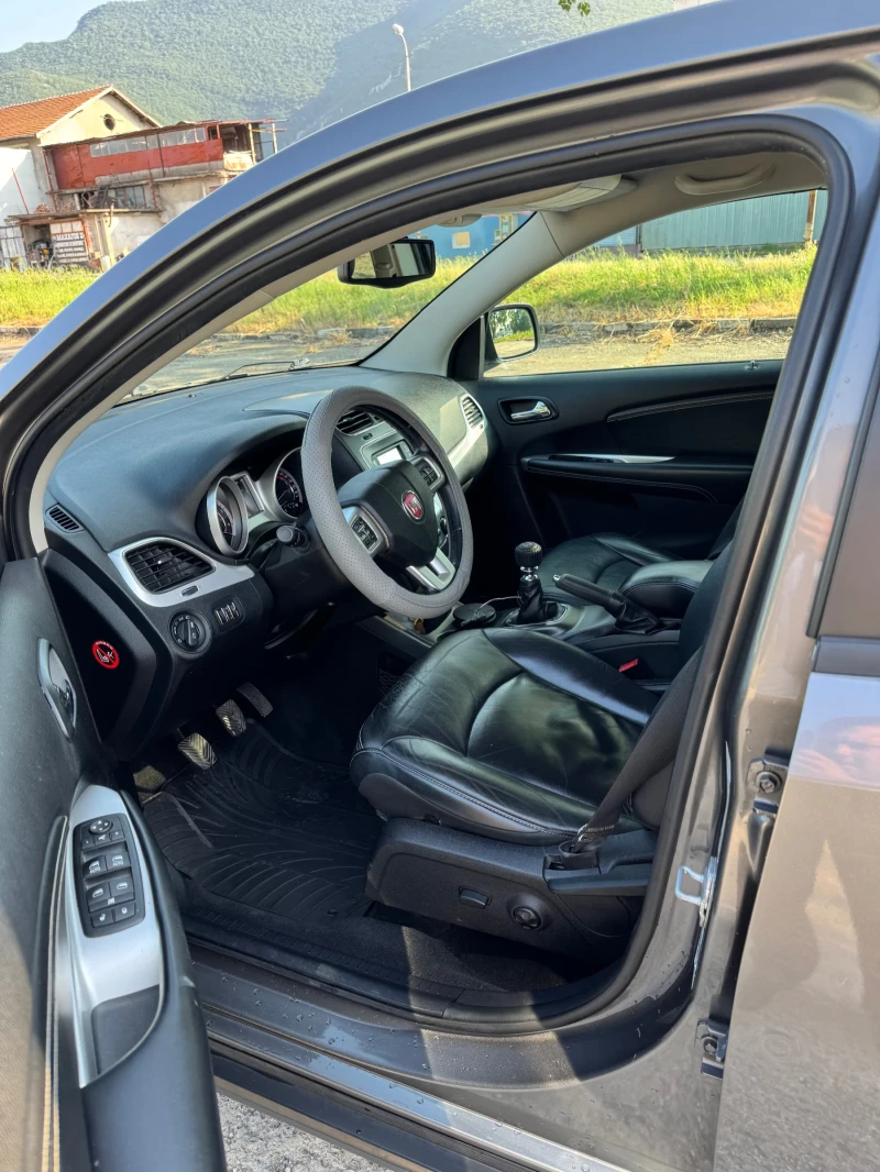 Fiat Freemont 2.0 D MULTIJET 7-МЕСТЕН Keyless 4х4, снимка 8 - Автомобили и джипове - 52388737